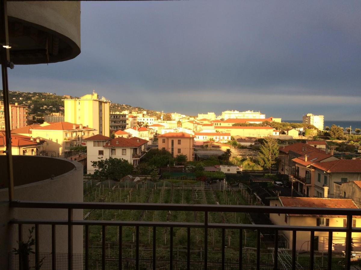 Appartamento - Terrazzo Vivibile Vista Mare, Wi-Fi Gratuito Vallecrosia Exterior photo