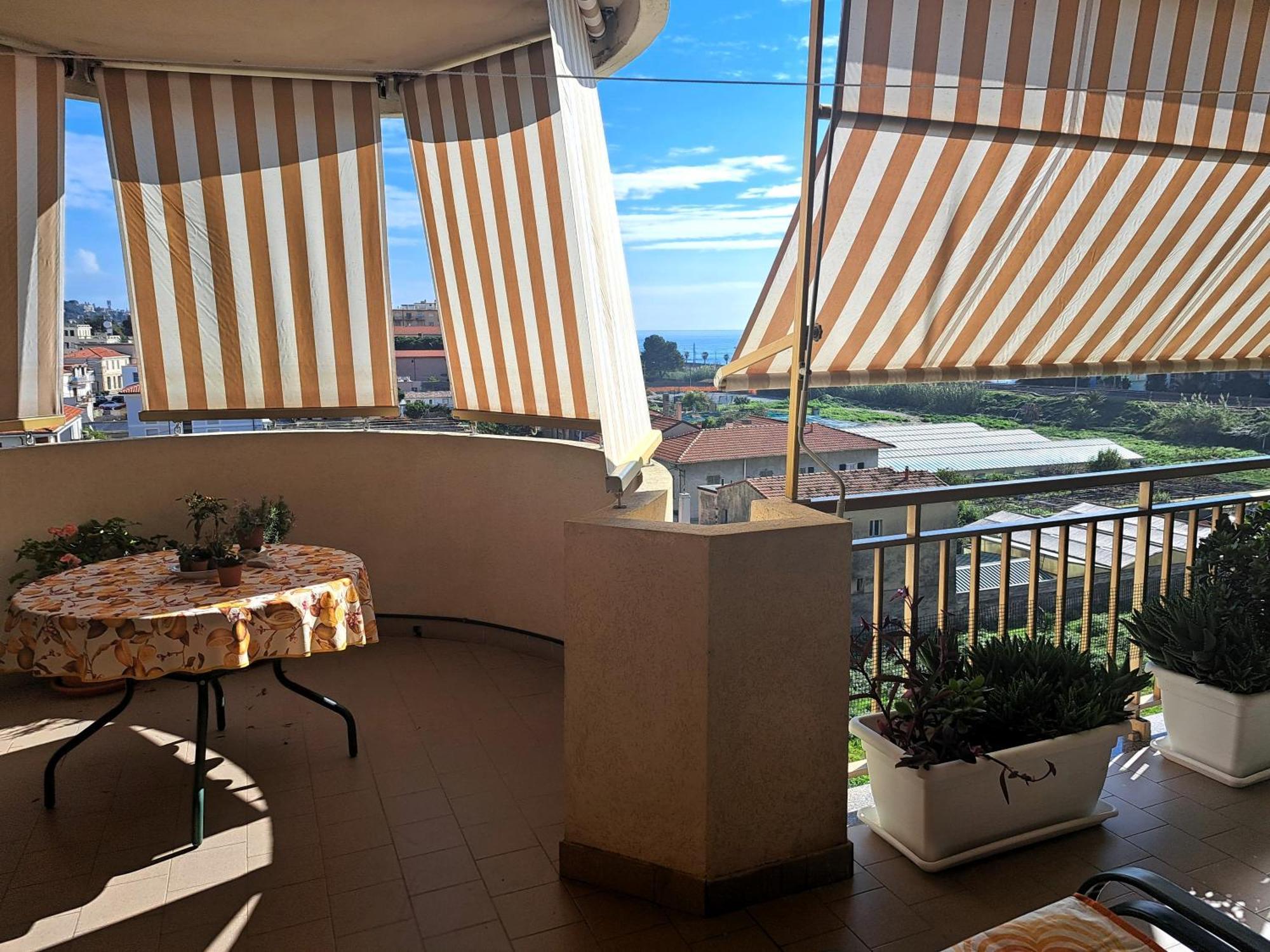 Appartamento - Terrazzo Vivibile Vista Mare, Wi-Fi Gratuito Vallecrosia Exterior photo